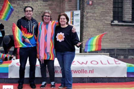 230415 Regenboogvlag actie Zwolle036.jpg